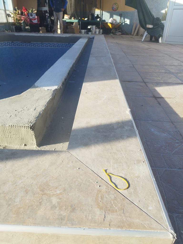 Cambio de gresite y reparación de playa