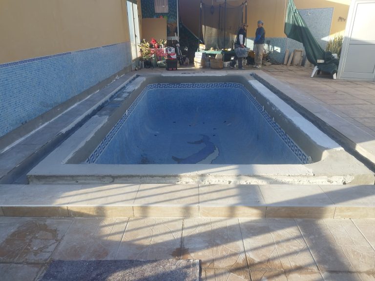 Cambio de gresite y reparación de playa