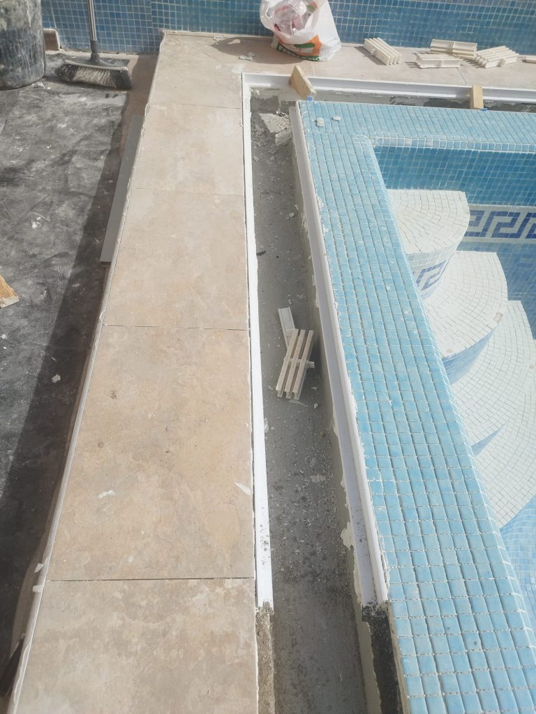 Cambio de gresite y reparación de playa