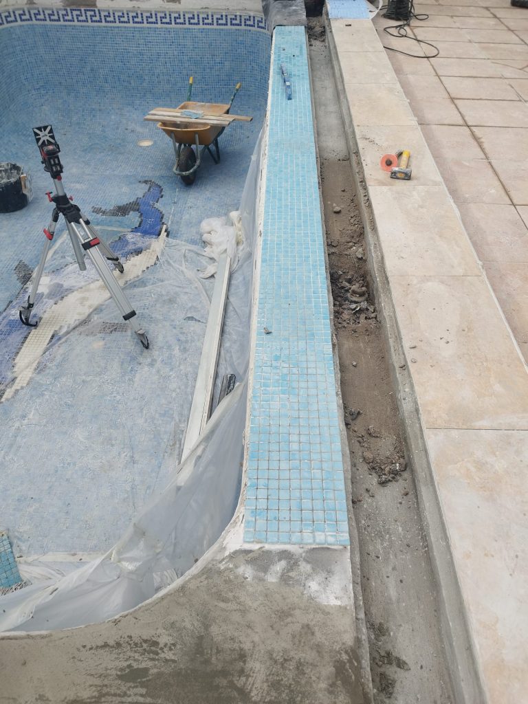 Cambio de gresite y reparación de playa