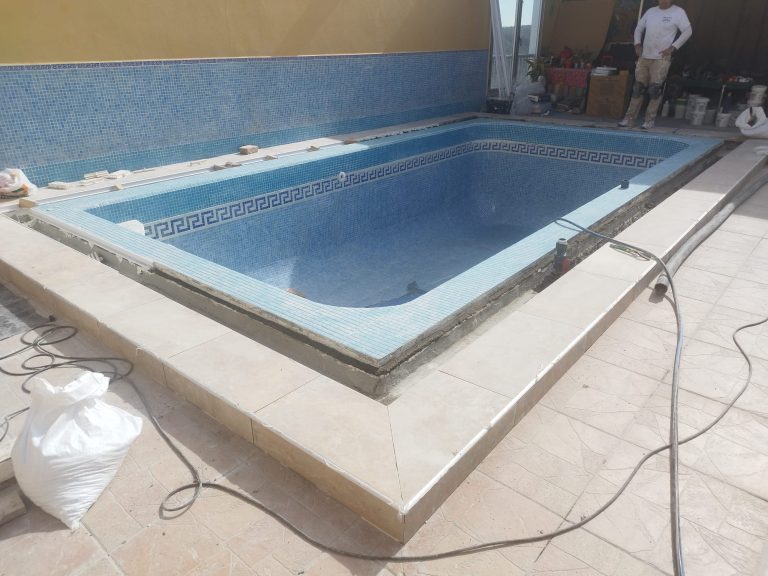 Cambio de gresite y reparación de playa