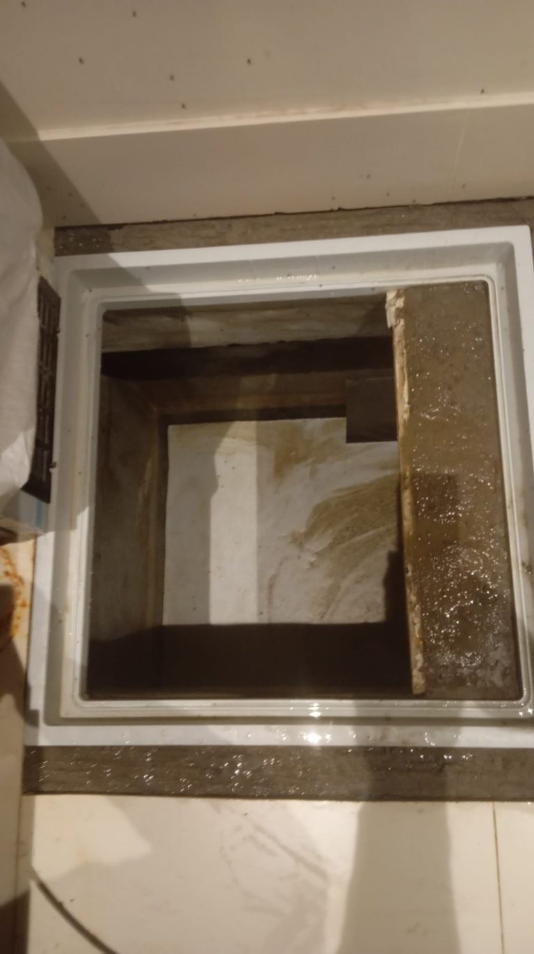 Reparación caja de registro y colocación de tapa plástica